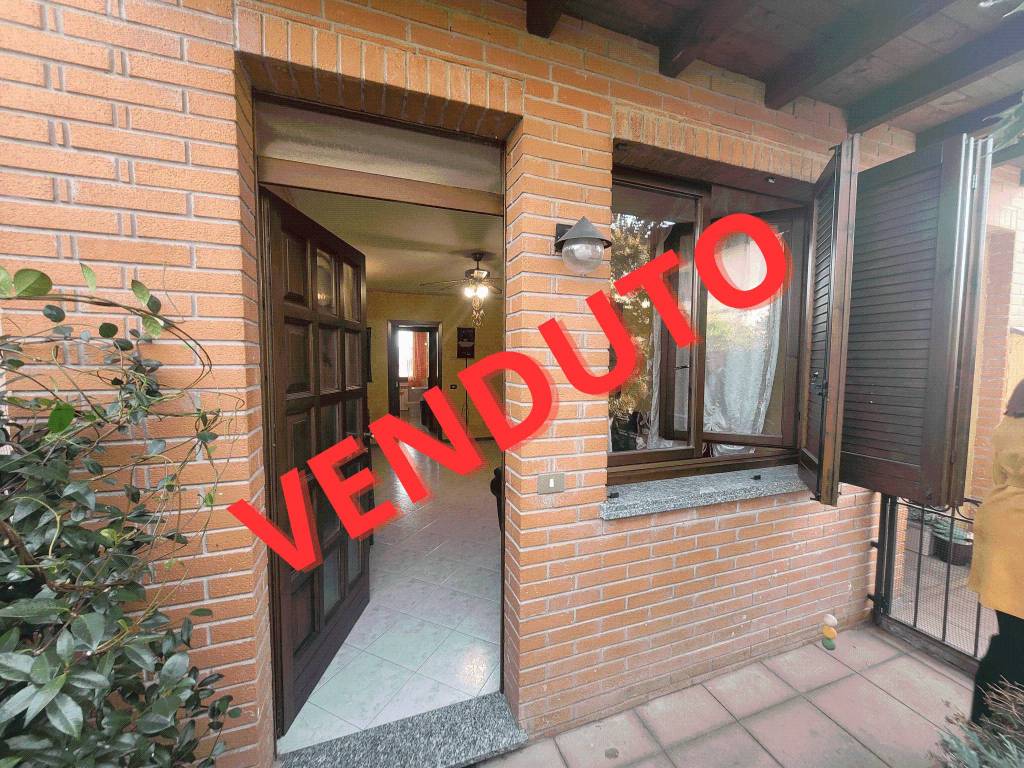 Appartamento in vendita a Medolago via Ugo Foscolo, 30