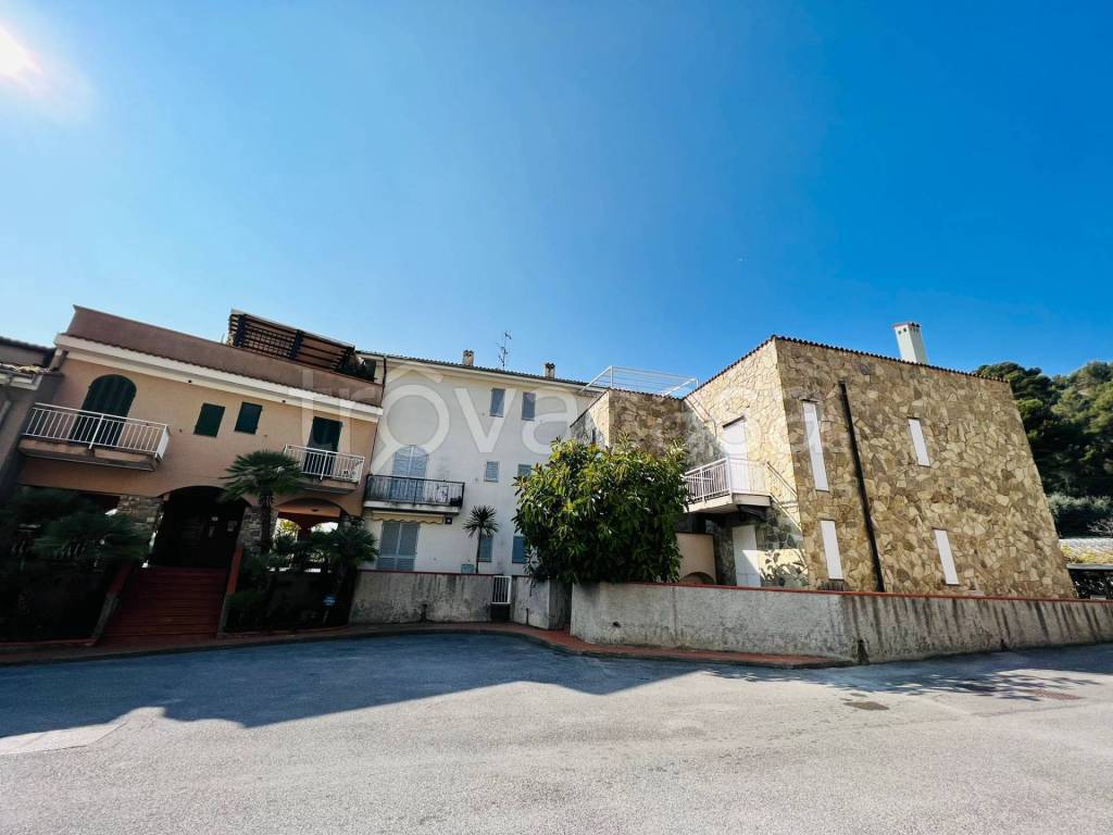 Appartamento in vendita a San Bartolomeo al Mare via Cesare Battisti, 58