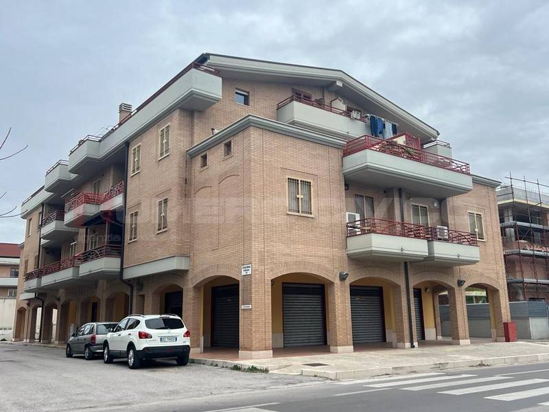 Negozio in affitto a Foggia via Manfredonia