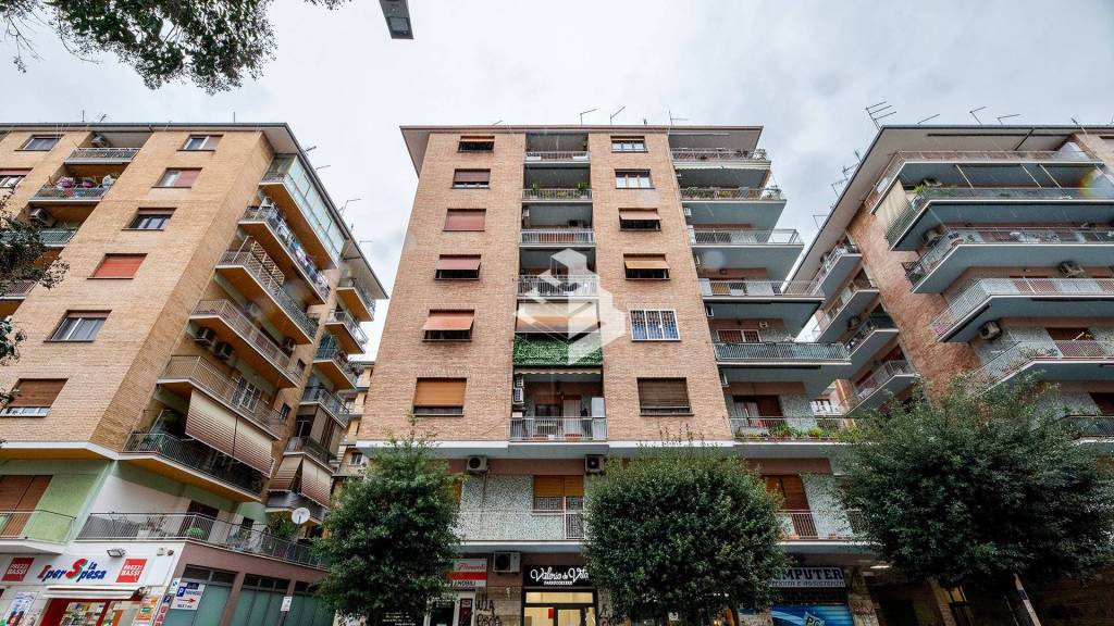 Appartamento in vendita a Roma via Claudio Asello