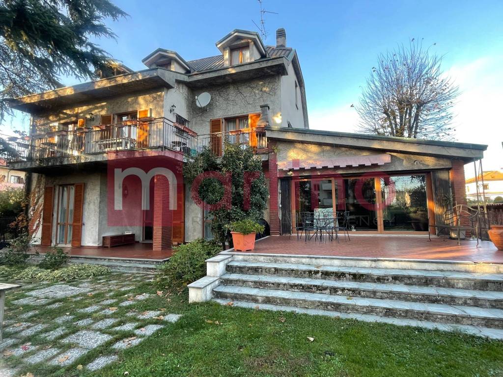 Villa Bifamiliare in vendita a Nova Milanese via Marzabotto, 2