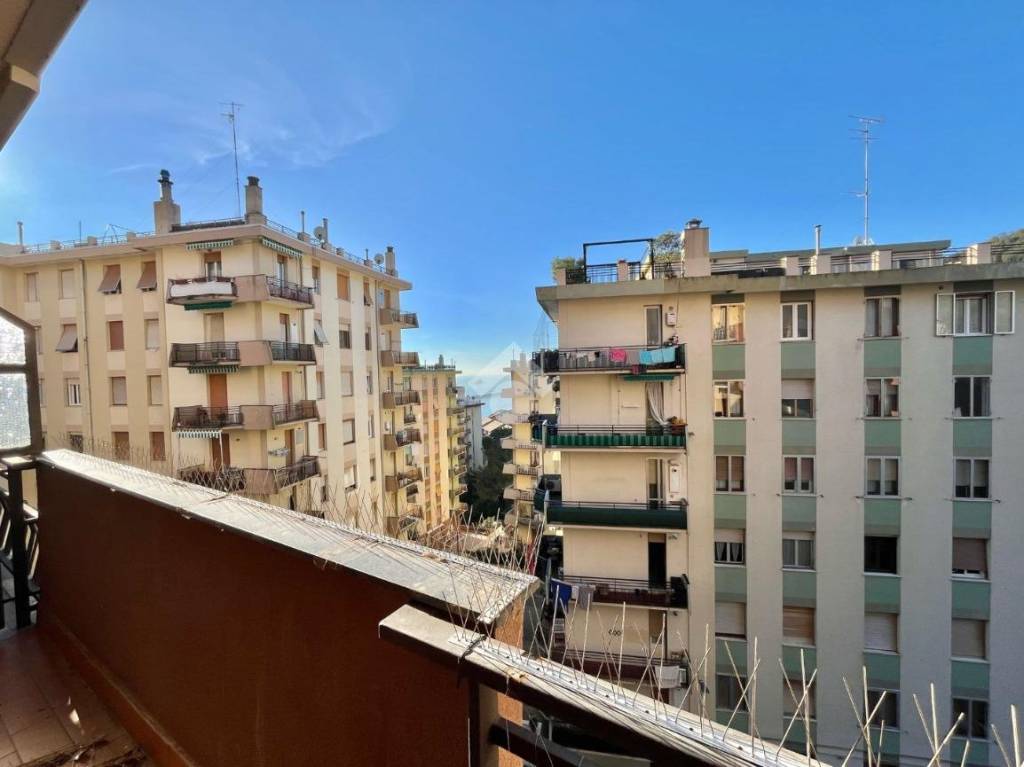 Appartamento in vendita a Genova via Laviosa, 28