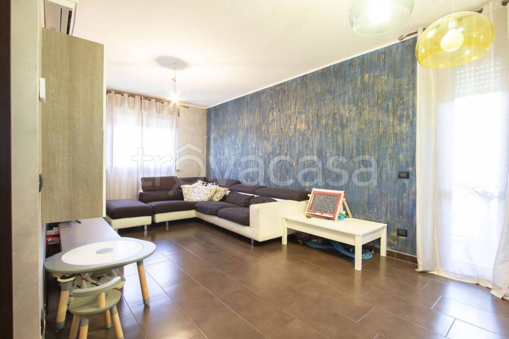 Appartamento in vendita a Parabiago via Vespri Siciliani, 5