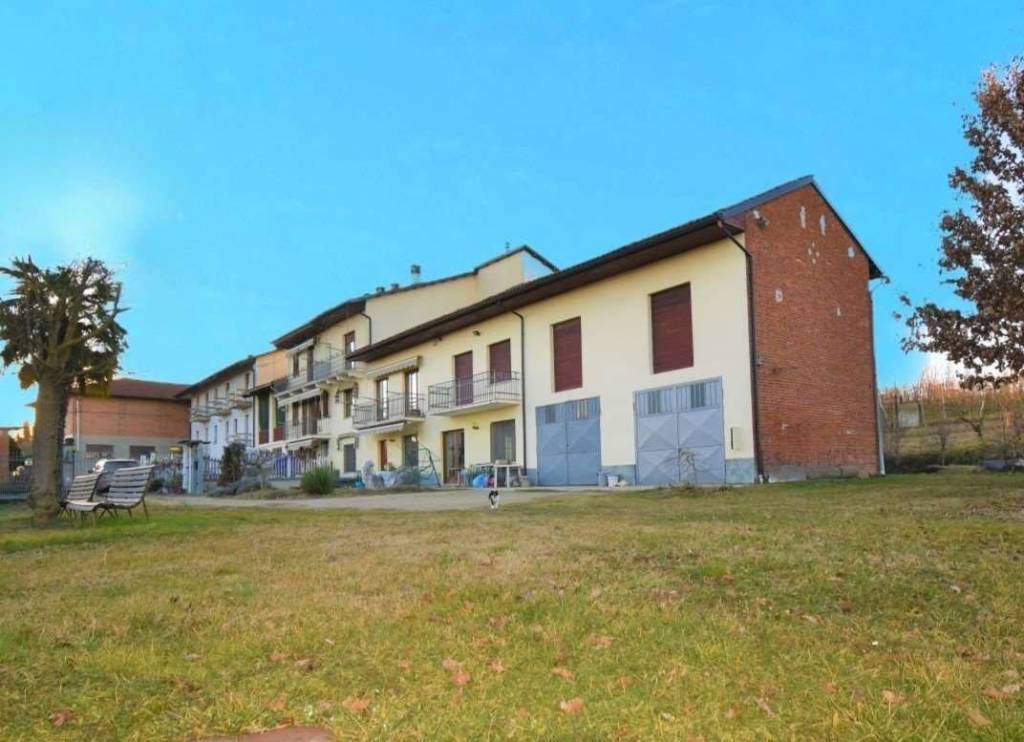 Cascina in in vendita da privato a San Damiano d'Asti borgata Valdoisa, 56