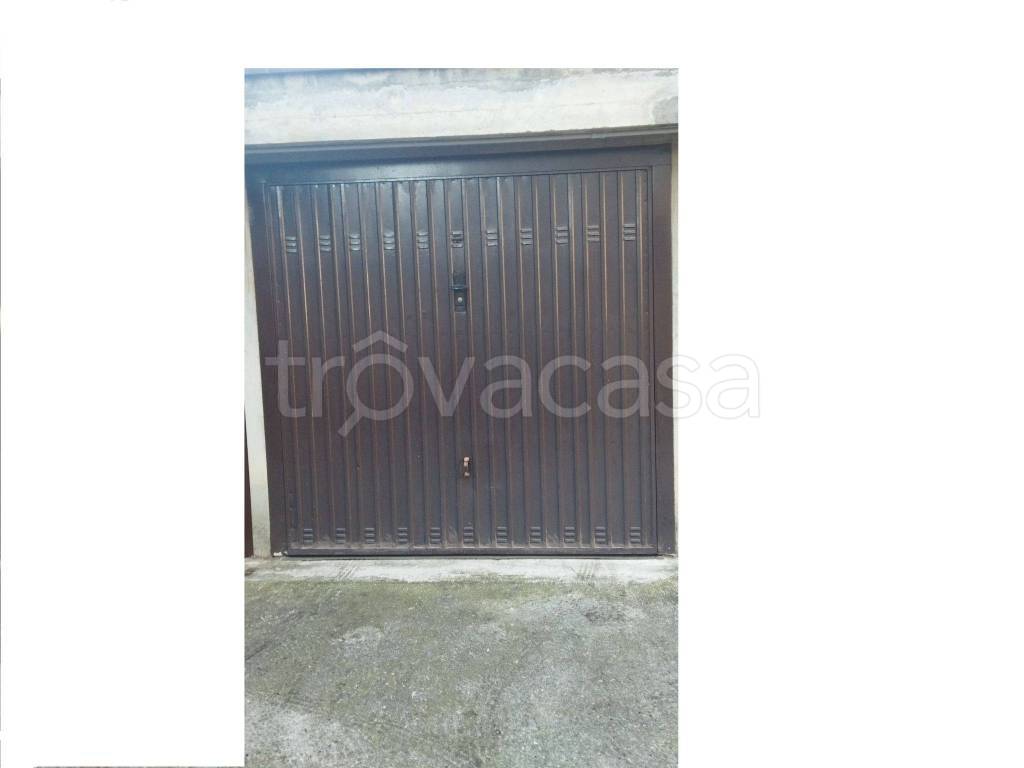 Garage in vendita a Bergamo via Enrico Toti, 10