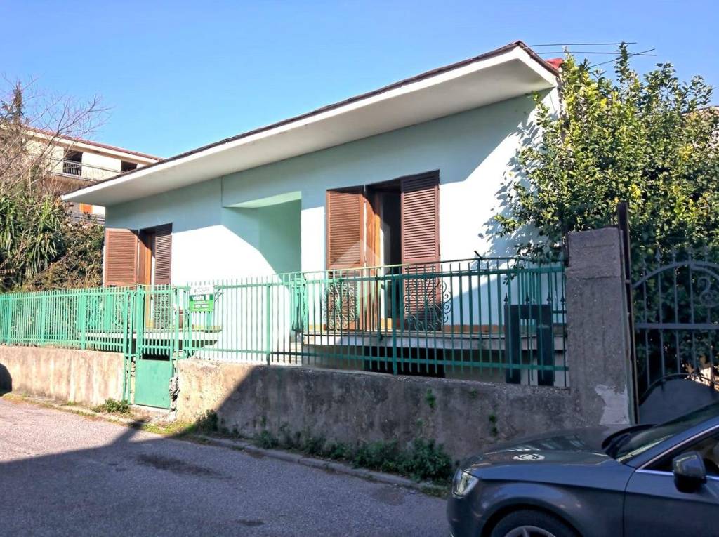 Casa Indipendente in vendita a San Felice a Cancello via Roma, 341