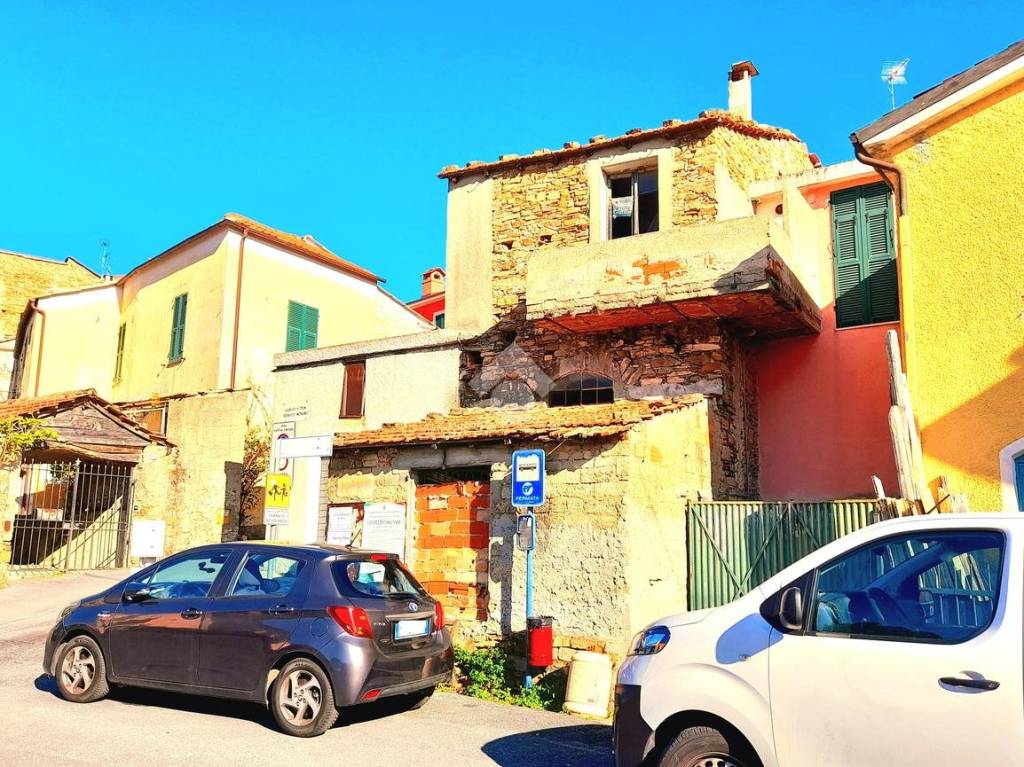 Casa Indipendente in vendita a Diano Marina via San Giacomo, 13