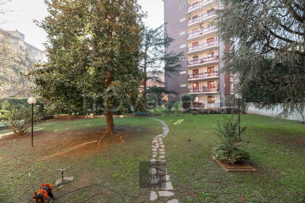 Appartamento in vendita a Milano via Rembrandt, 45