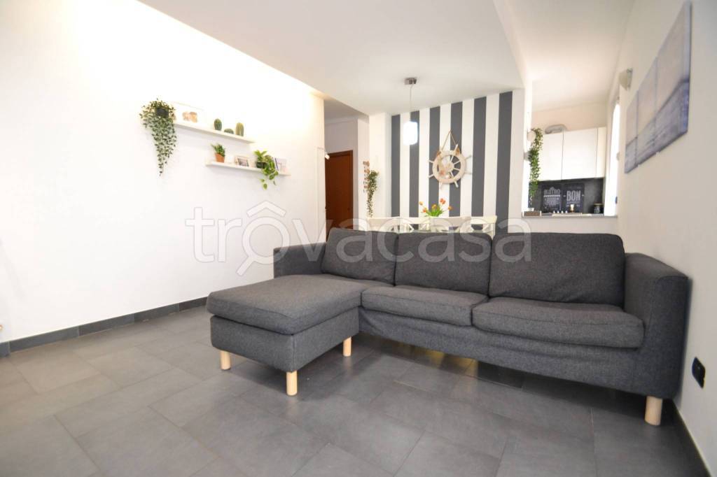 Appartamento in vendita a Caselle Lurani via Francesco Cusani, 5