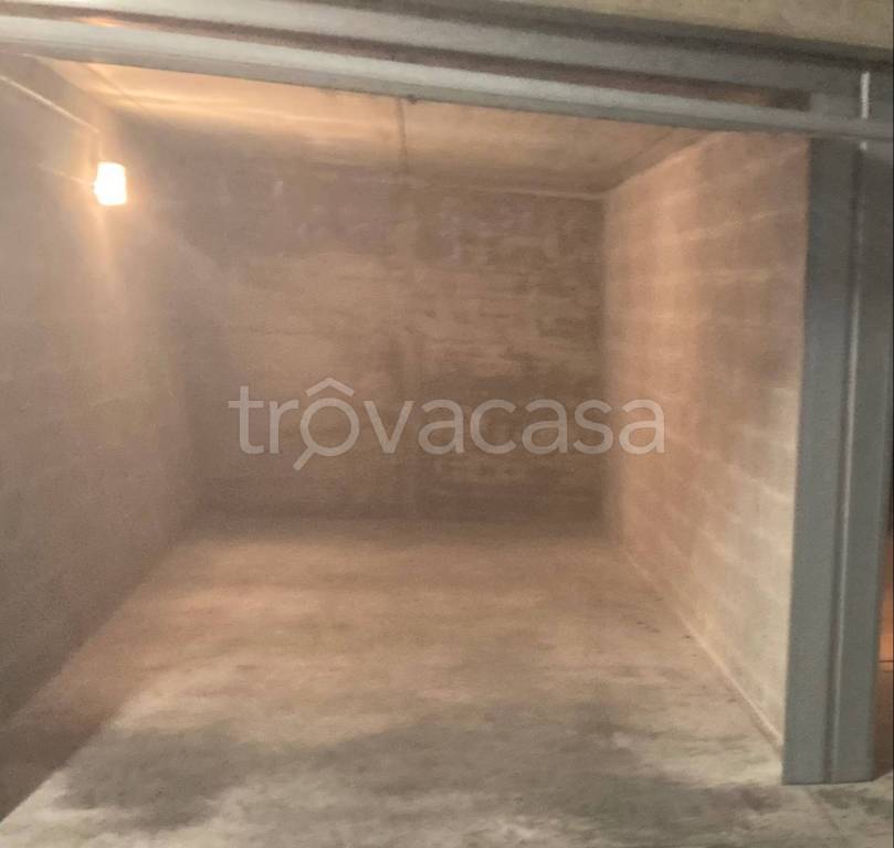 Garage in affitto a Monza via Giuseppe Saverio Mercadante, 8a