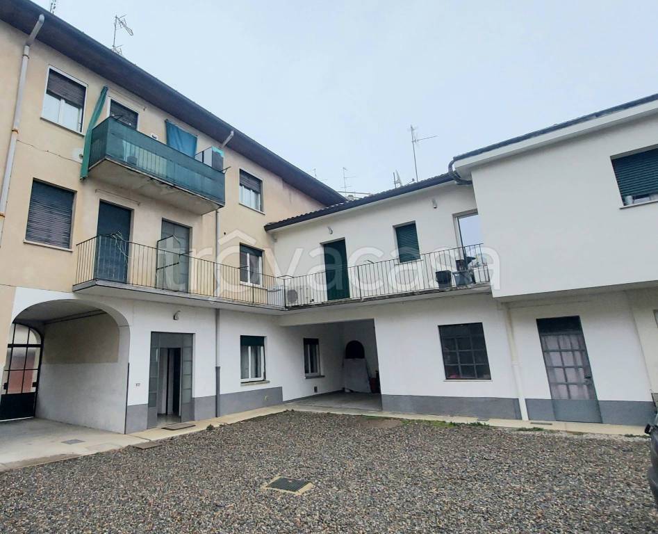 Appartamento in vendita a Rovellasca via Cesare Battisti