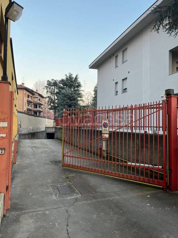 Garage in affitto a Cinisello Balsamo via Libertà, 119