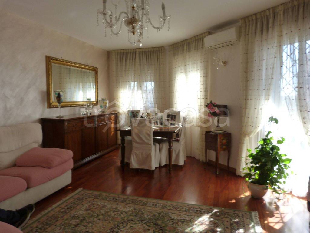 Appartamento in in vendita da privato a Roma via Gaverina, 120
