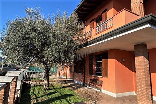 Villa Bifamiliare in vendita a Marmirolo via Don Primo Guatta
