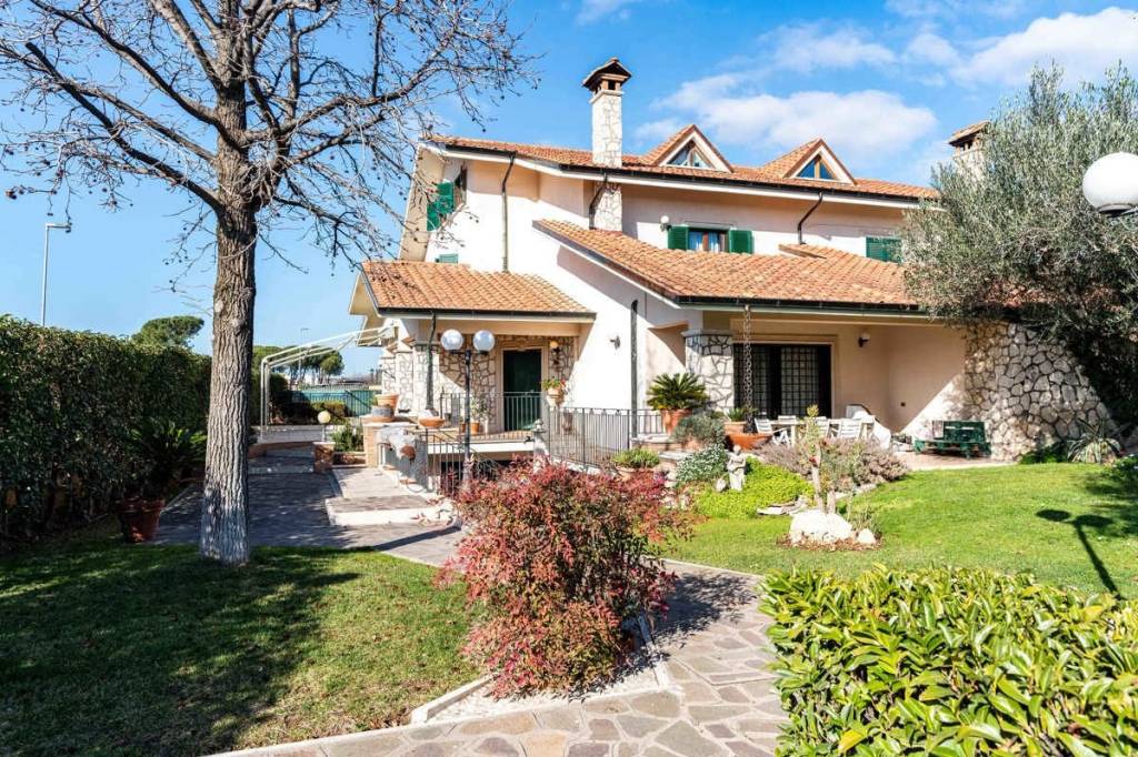 Villa Bifamiliare in vendita a Guidonia Montecelio largo Libornio Romano, 9