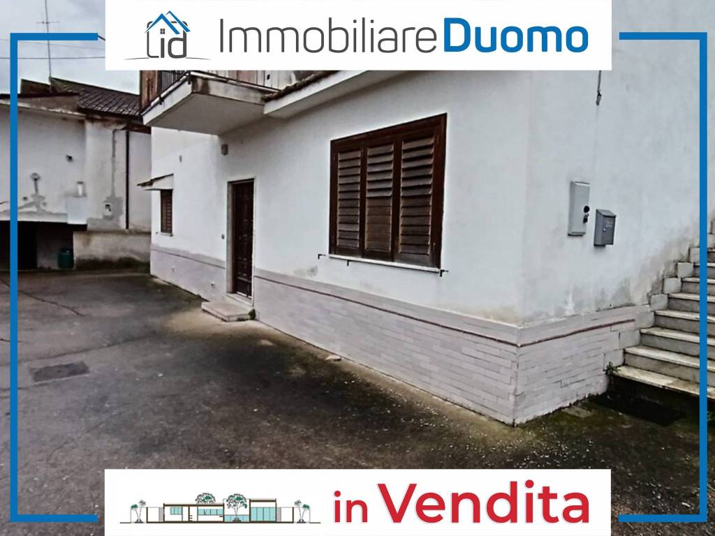 Villa Bifamiliare in vendita a Sant'Angelo a Cupolo via Medina