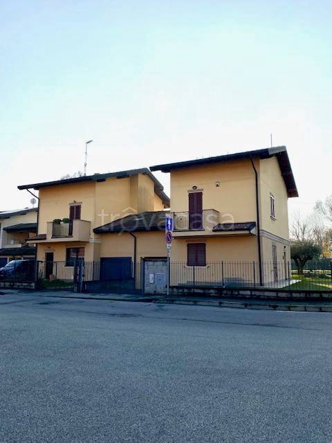 Villa Bifamiliare in vendita a Ospedaletto Lodigiano via Antonio Pagani