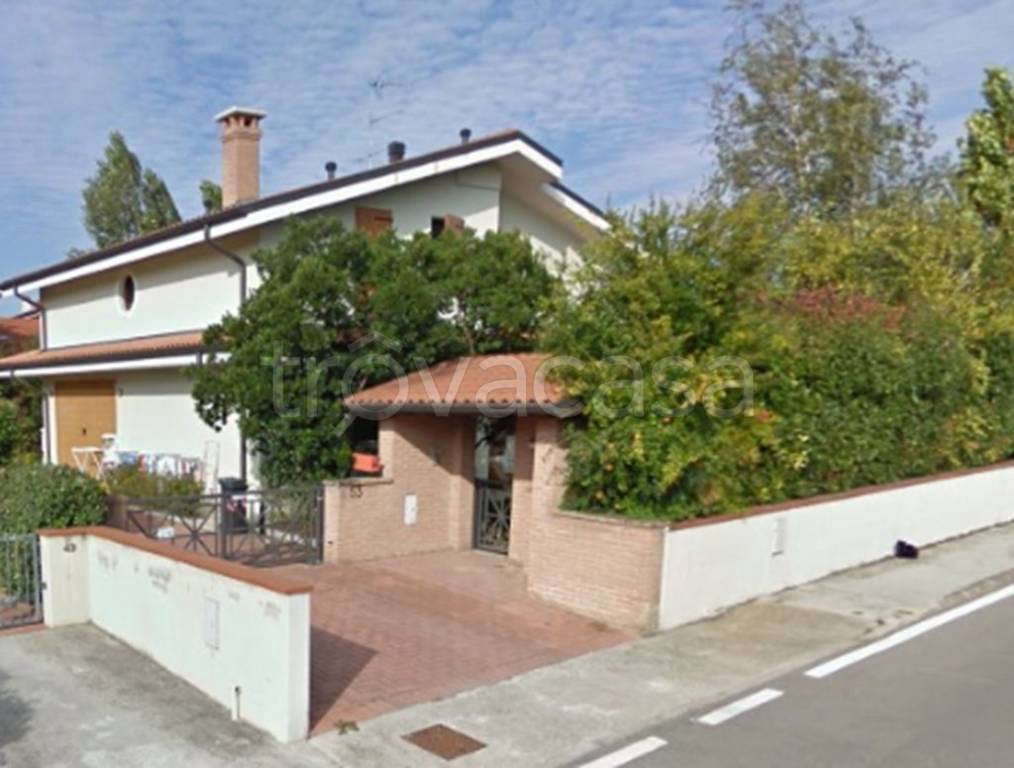 Villa all'asta a Porto Mantovano via Ferdinando Magellano, 53