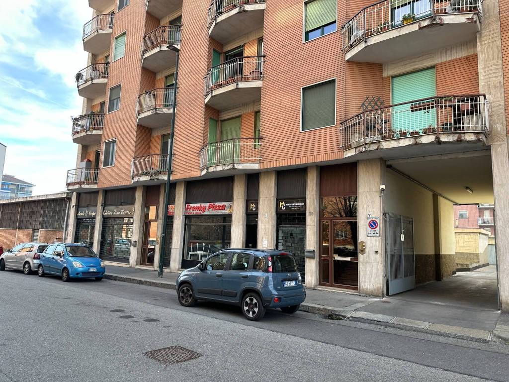 Garage in vendita a Torino via Giuseppe Sirtori, 21