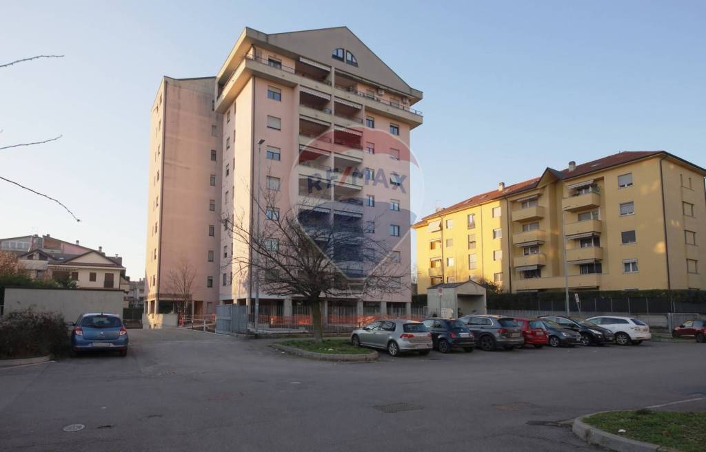 Appartamento in vendita a Monza via gadda, 10