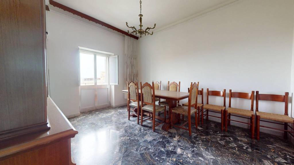 Appartamento in vendita a Bari via Duilio