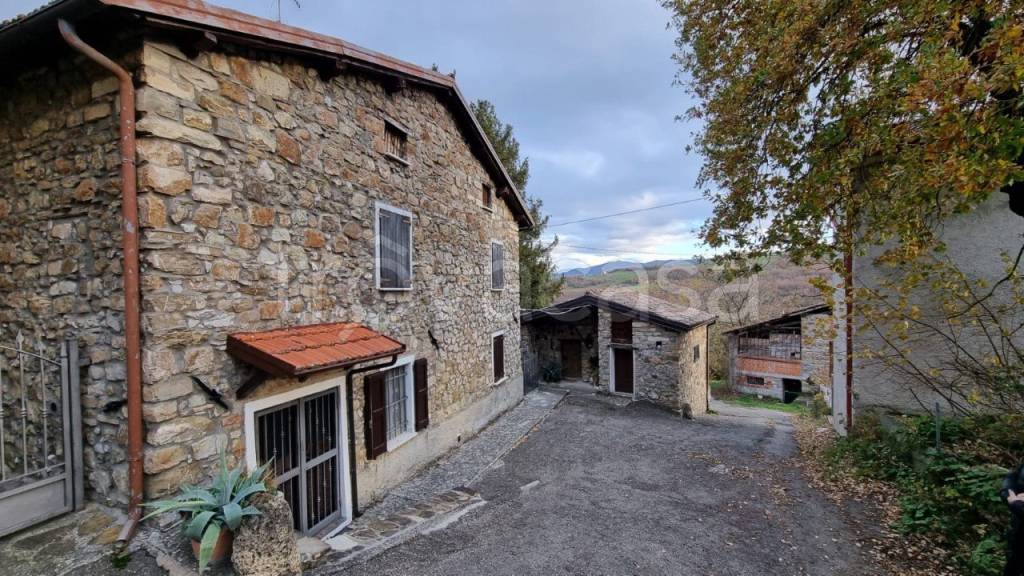 Appartamento in vendita a Villa Minozzo via Case Posticcio