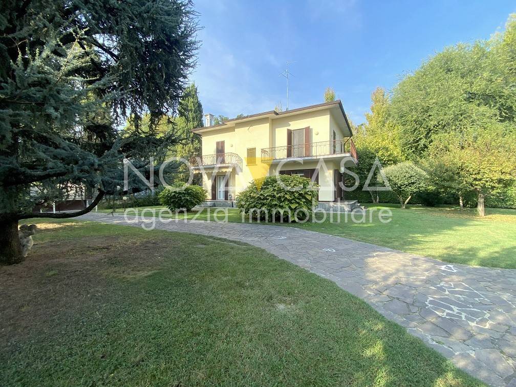 Villa in vendita a Crema via Medaglie d'Oro