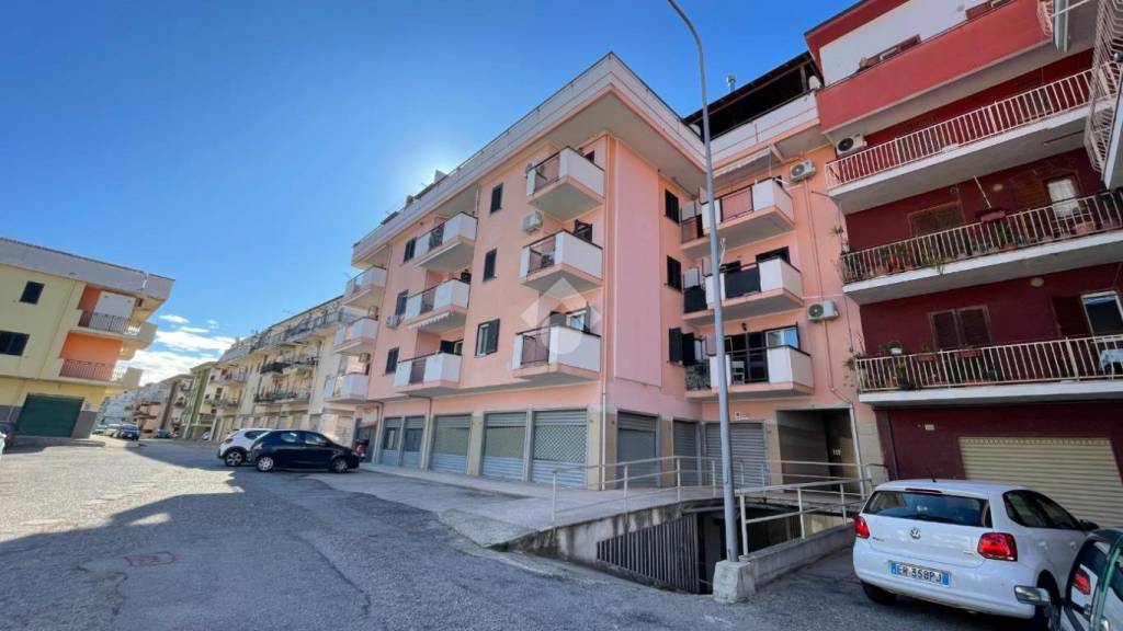 Appartamento in vendita a Corigliano-Rossano via 2° Acqua di Vale, 69