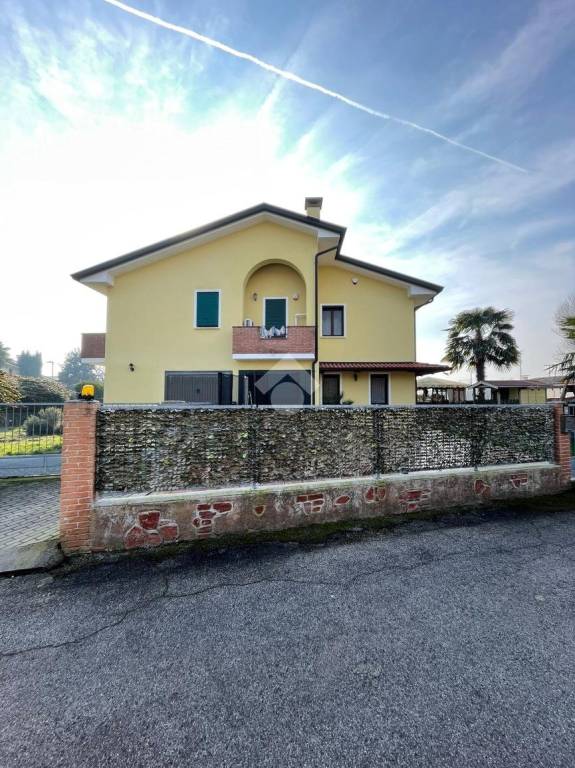 Villa Bifamiliare in vendita ad Arre via p.A. Ruzzon