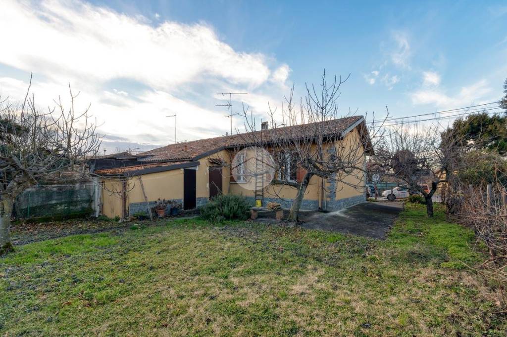 Casa Indipendente in vendita a Bologna via Amilcare Bortolotti, 27
