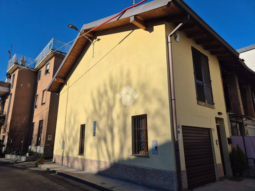Casa Indipendente in vendita a Giussano via Pontida, 46