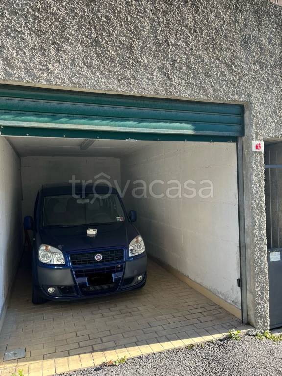 Garage in vendita a Genova via Campomorone, 76