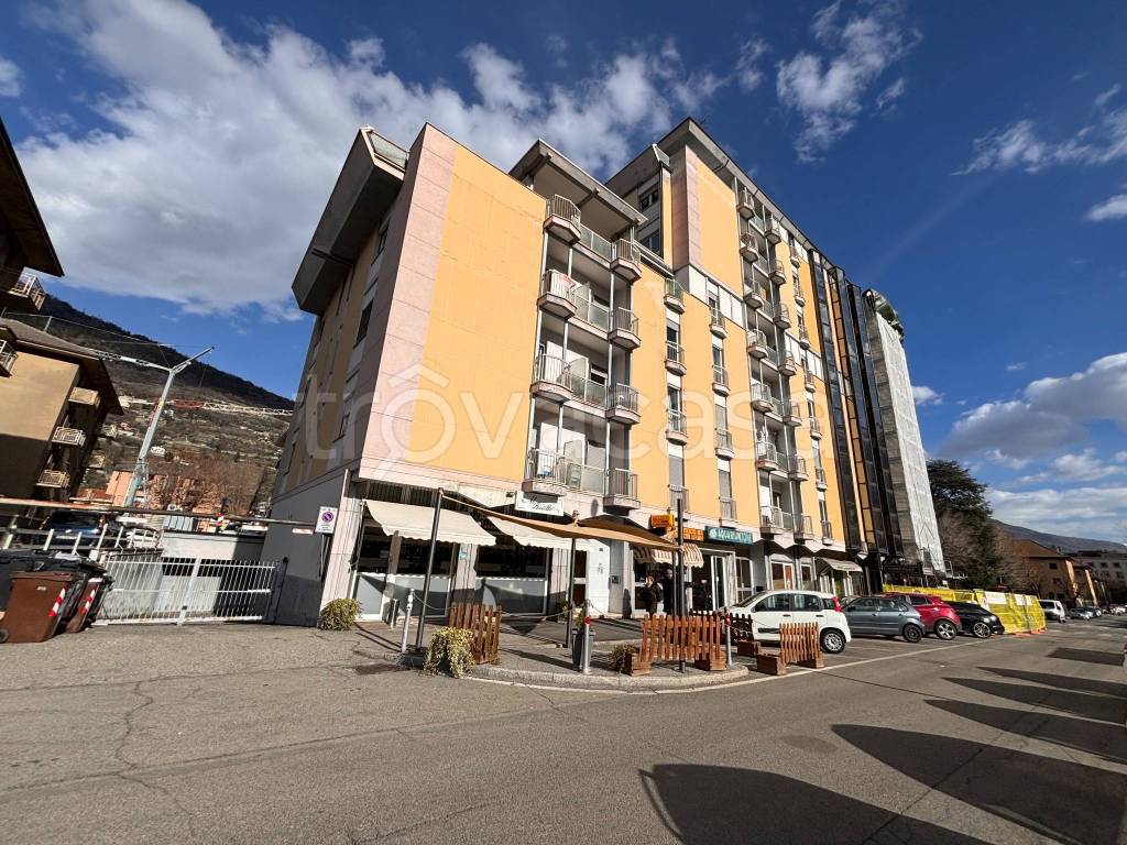 Appartamento in vendita ad Aosta corso Battaglione Aosta, 42