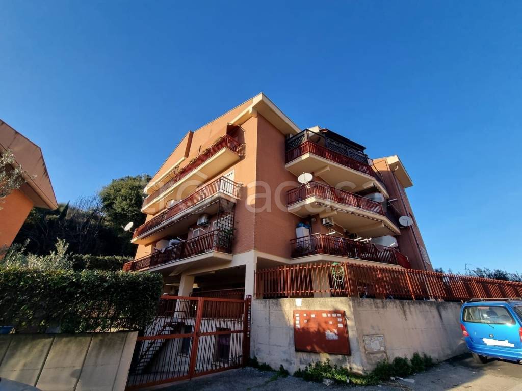 Appartamento in vendita a Roma via Giorgio Spaccarelli