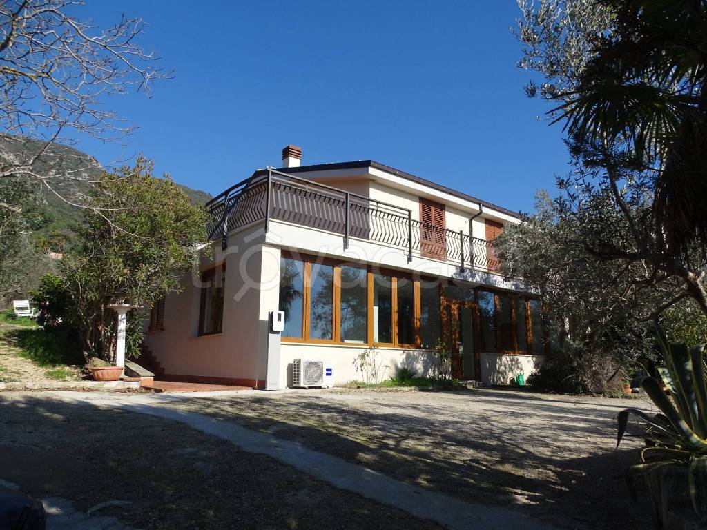 Villa Bifamiliare in vendita a Terni strada di Piedimonte, 63
