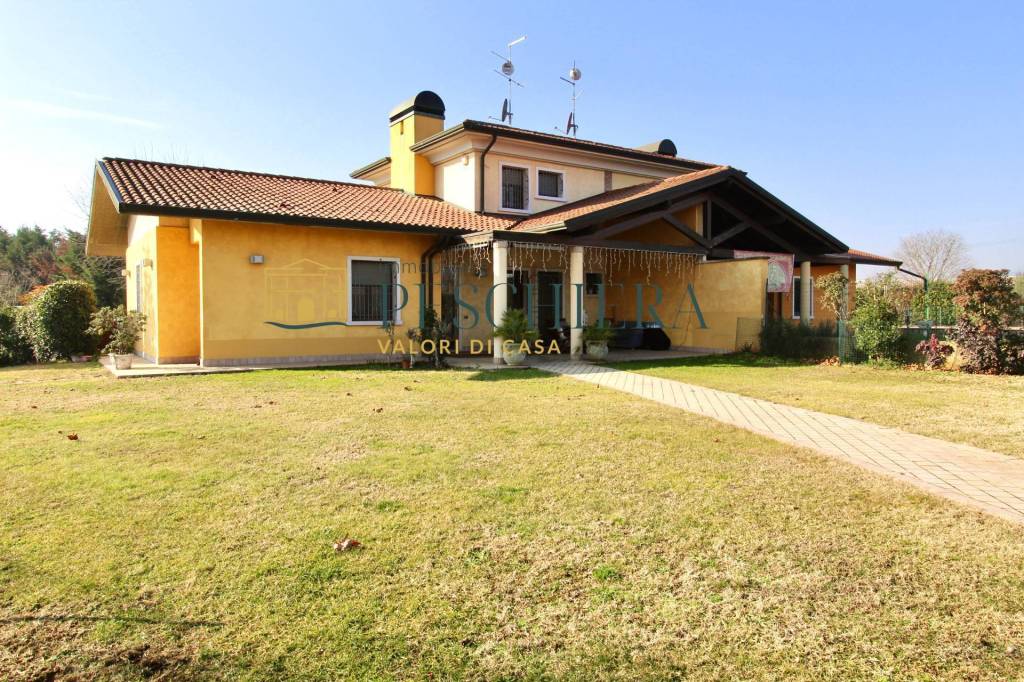 Casa Indipendente in vendita a Villafranca di Verona via Casa Cristo, 5