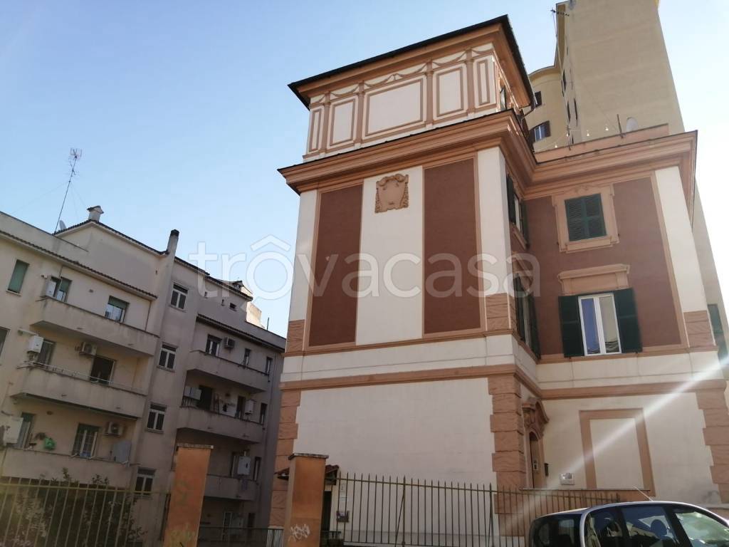 Appartamento in vendita a Roma via Cirene