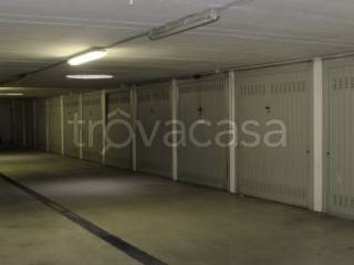 Garage in affitto a Venezia via Giuseppe Saragat, 22