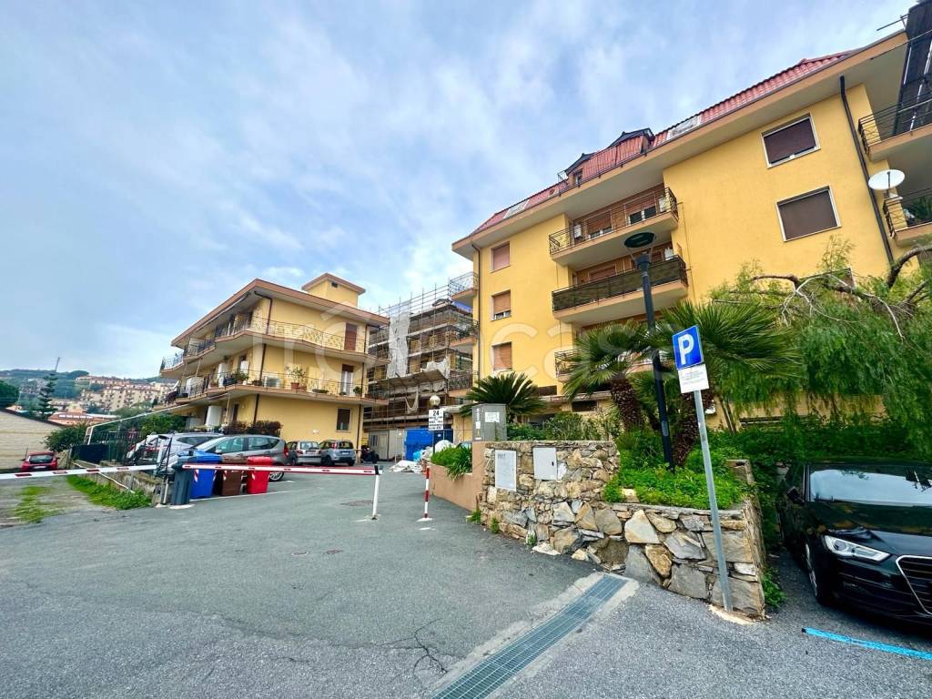 Appartamento in vendita a Riva Ligure via Aurelia
