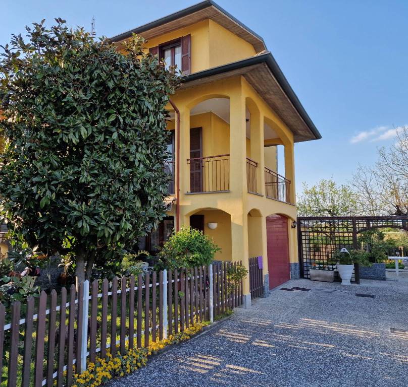 Villa in vendita a Calvignasco via Cesare Battisti