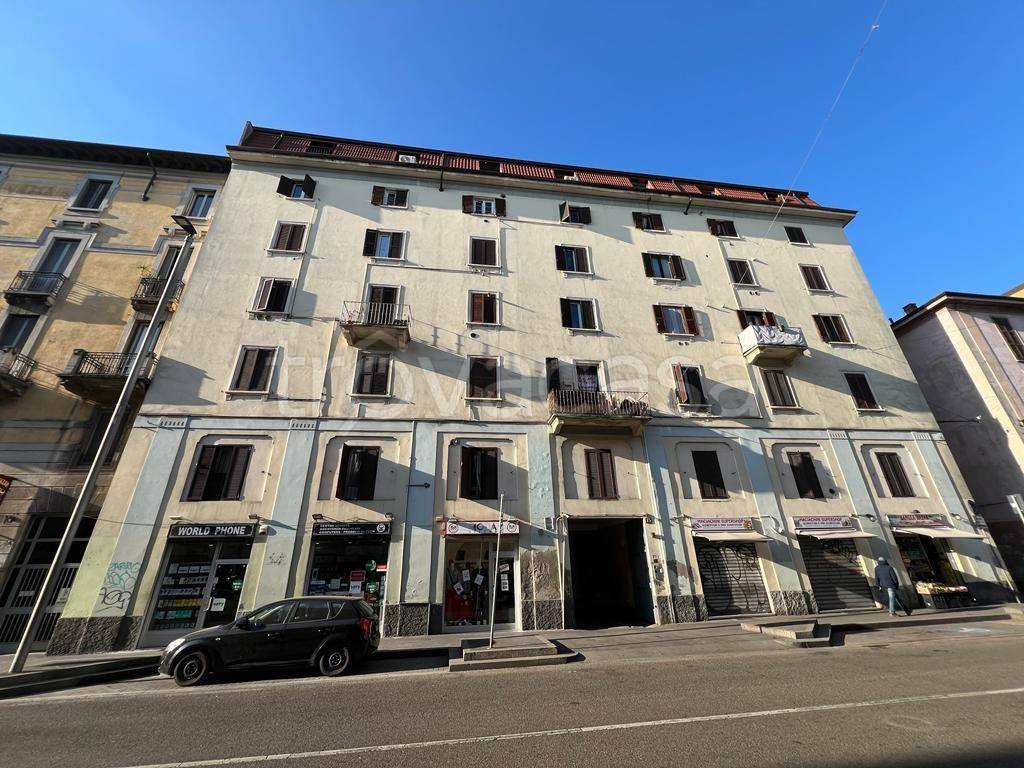Appartamento in vendita a Milano via Carlo Imbonati, 15