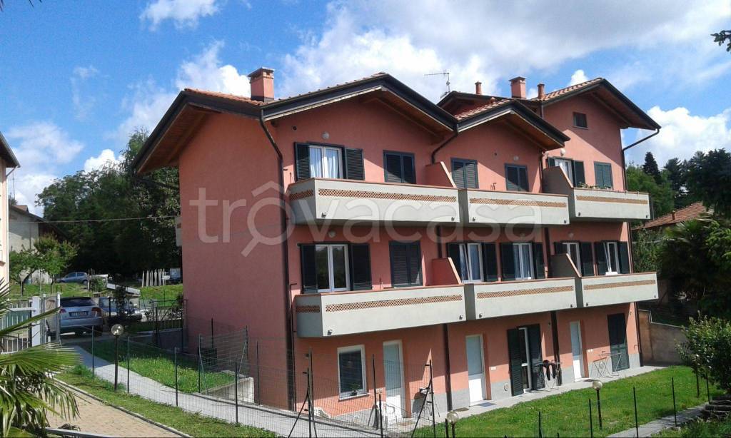 Appartamento in in affitto da privato a Monvalle via Piave, 10