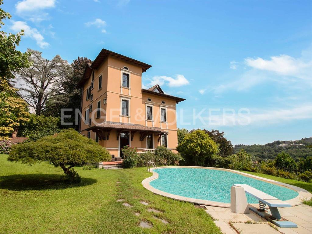 Villa in vendita a Varese via Guido d'Arezzo