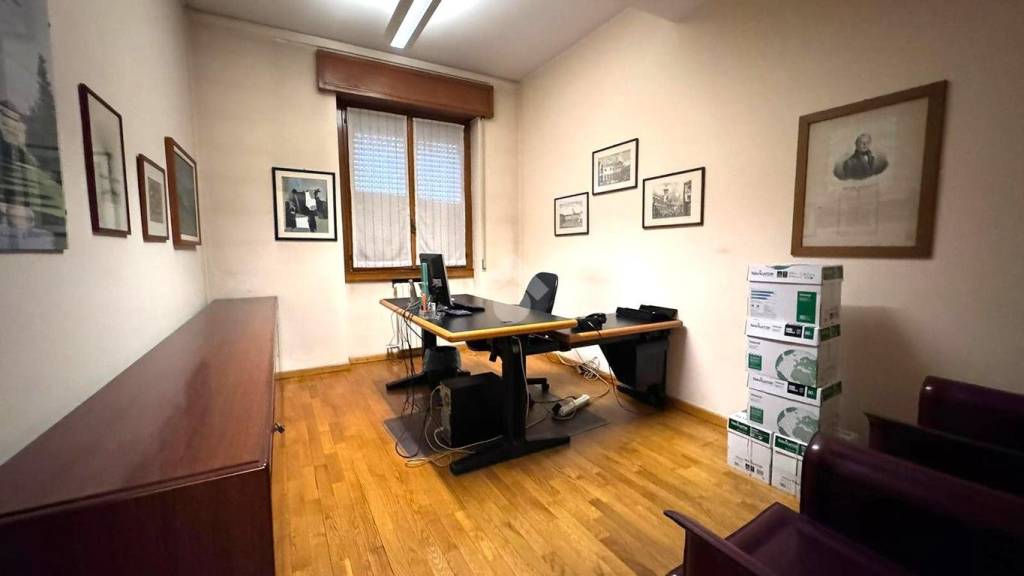 Ufficio in vendita a Cesano Maderno corso Libertà, 52