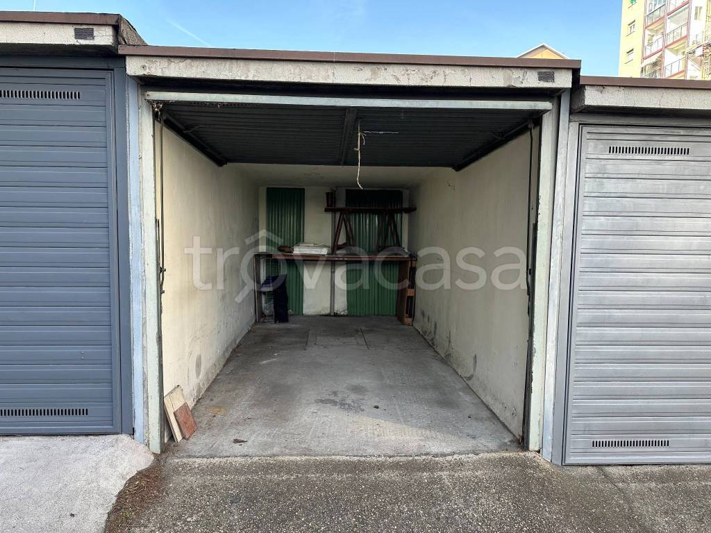 Garage in vendita a Torino via Plava, 105