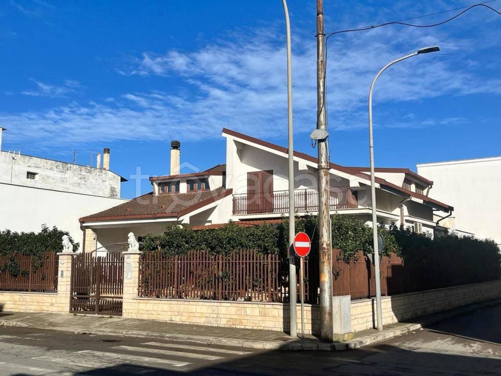 Villa Bifamiliare in vendita a Sava via Vittorio Emanuele iii, 164