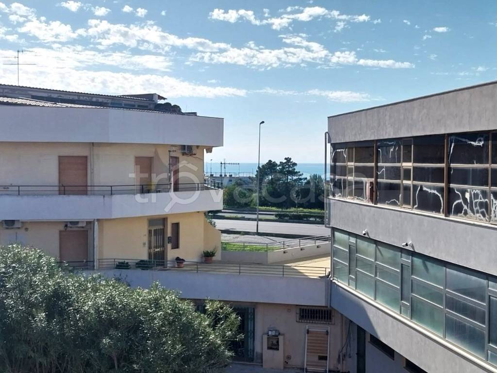 Appartamento in vendita a Scalea viale Michelangelo, 81
