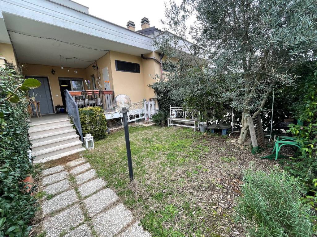 Villa a Schiera in vendita a Roma via Monte del Marmo, 103