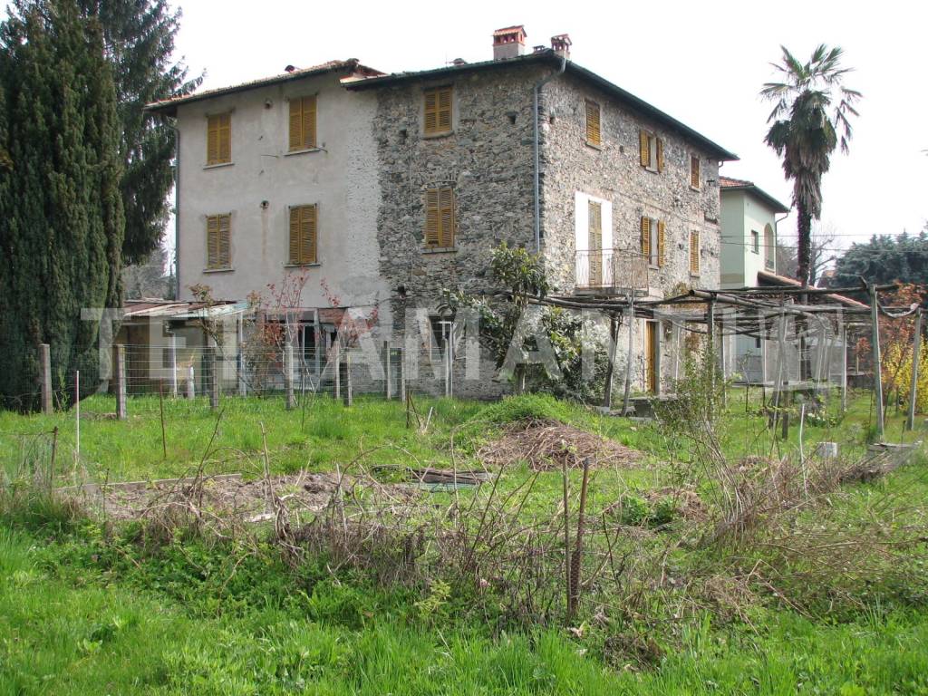 Villa in vendita a Gravedona ed Uniti via Guasto, 9