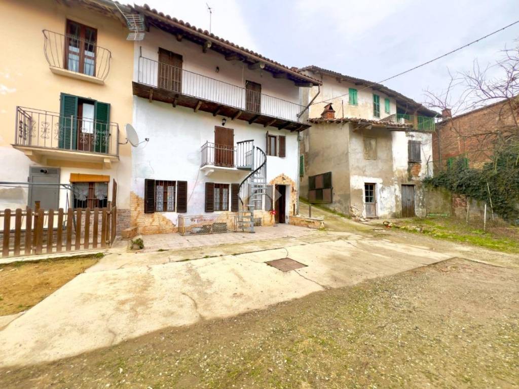 Casa Indipendente in vendita a Passerano Marmorito via Maestra
